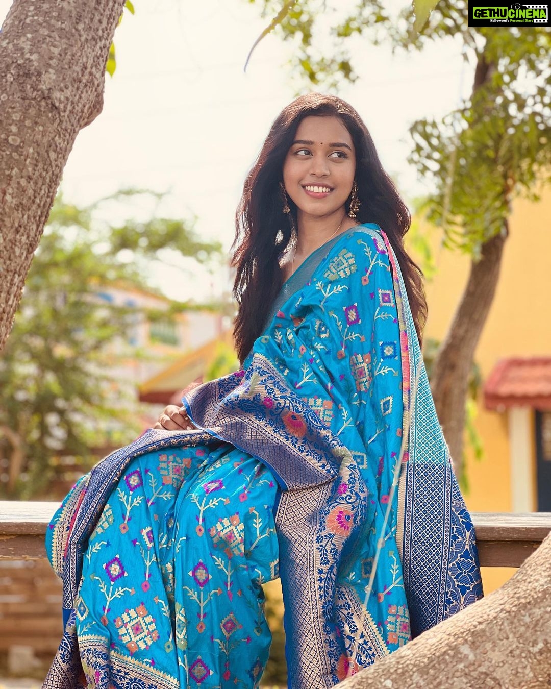 Haripriya Instagram - 💙 Pc : @kannan__ravi . . . #haripriya #haripriyasinger #summer #saree #blue