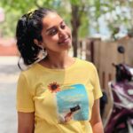Haripriya Instagram - ☀️🌙💫🌼 pc: mommy . . . #Haripriya #summertime #yellowlove Thirupathi