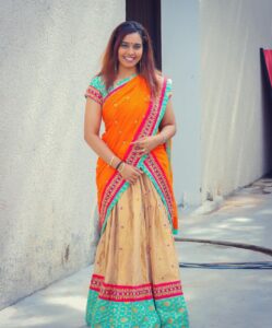 Haripriya Instagram - Outfit : @siris_designhouse 
.
.
.
.
📸 : @agtraju 
Dhavaninotsorry 🤣 #haripriya