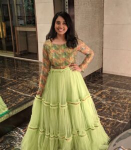 Haripriya Instagram - Had a great time performing at rang de audio launch ! Best wishes to the team . 💚💛 thank you @pragnyareddydesignerstudio for the lovely dress ❤️
