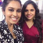 Haripriya Instagram - Got to meet @saindhavi_prakash at super singer 8 grand launch❤️ one of the sweetest voices ever ! Please tune in to @vijaytelevision now :)