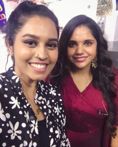Haripriya Instagram - Got to meet @saindhavi_prakash at super singer 8 grand launch❤️ one of the sweetest voices ever ! Please tune in to @vijaytelevision now :)