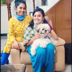 Haripriya Instagram – The Priyas with toffee🐶 @violinrangi 😂❤️✨ pc: @bharathdhamodaran #haripriya #rangapriya