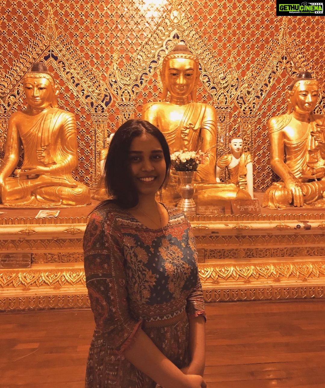 Haripriya Instagram - Visiting the most beautiful buddha temple in myanmar burma. Very peaceful ๐๐งก #goldentemple #myanmar #burma #shwedagonpagoda #lordbuddha #peace #music Shwedagon Pagoda Yangoon Myanmar