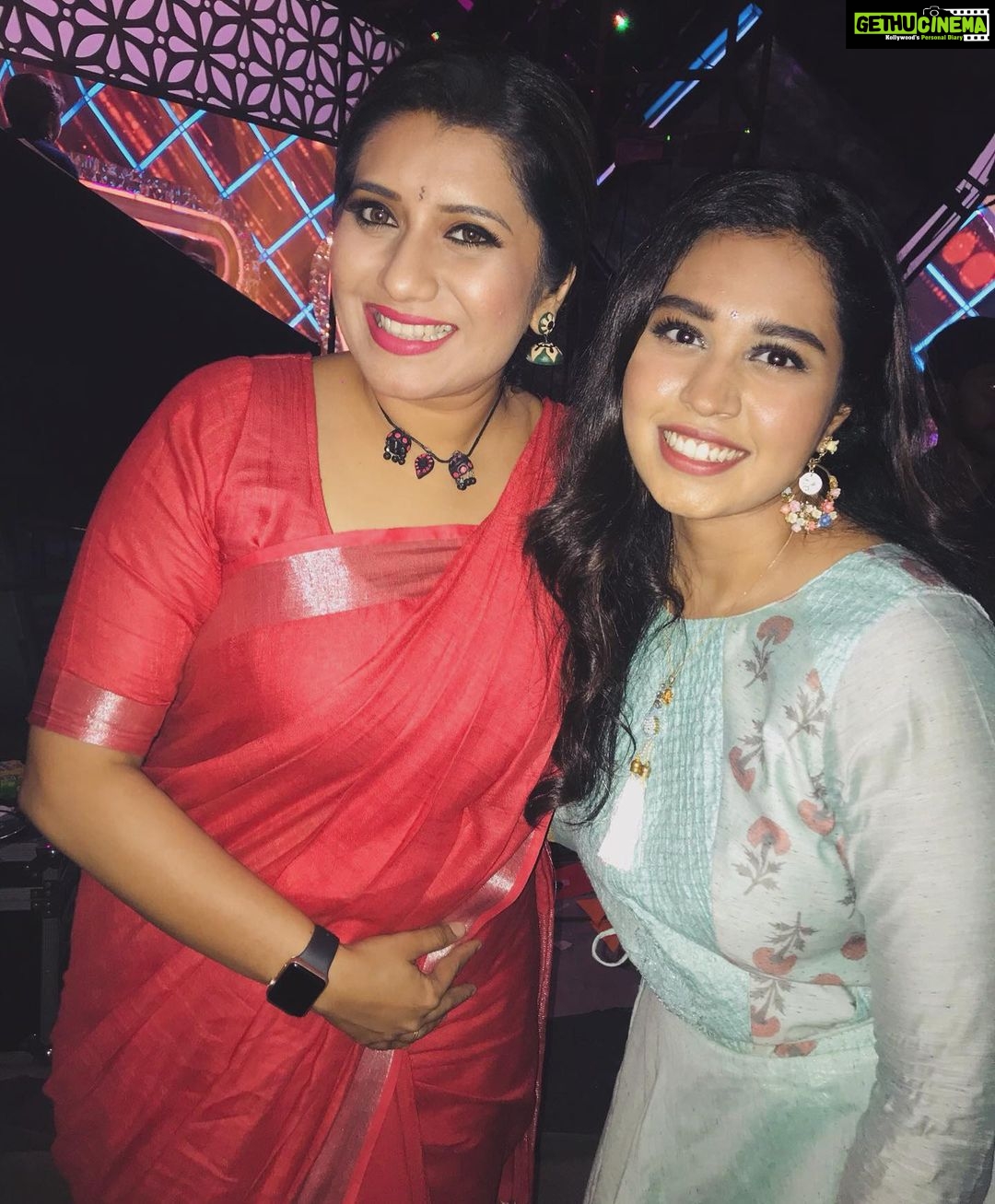 Haripriya Instagram - @priyankapdeshpande love you pretty sistaaaaa😭❤️ #supersinger7 #haripriyasinger