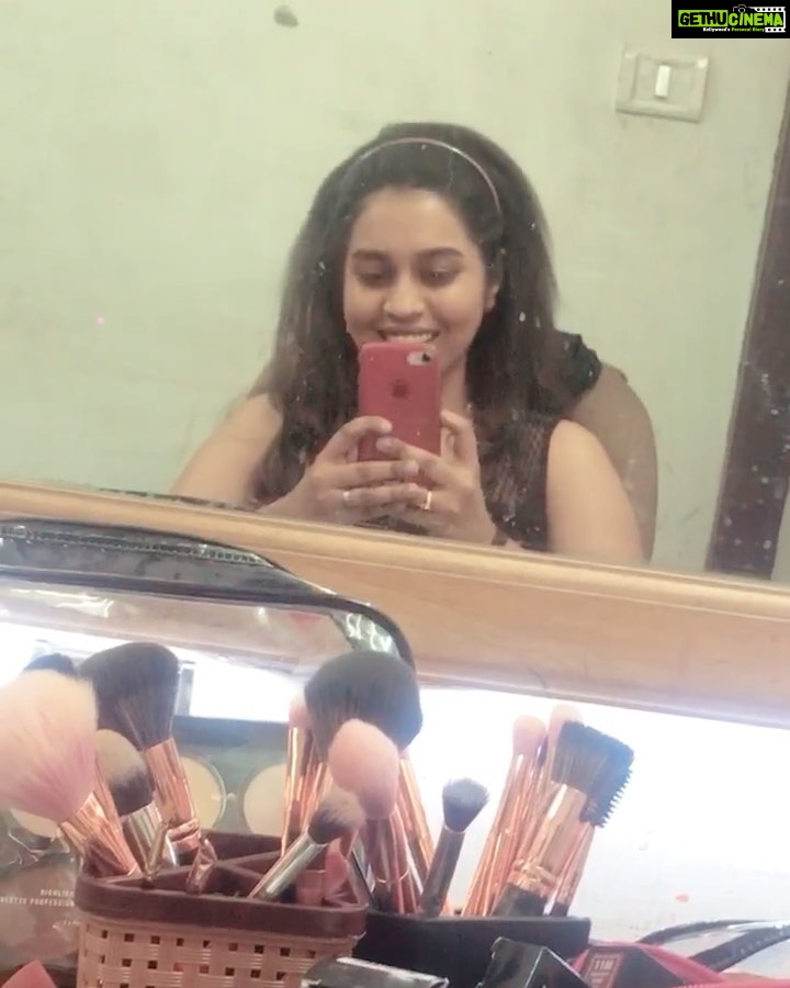 Haripriya Instagram - Getting dolled up is what i like ! 💜🤷🏻♀️#haripriyasinger