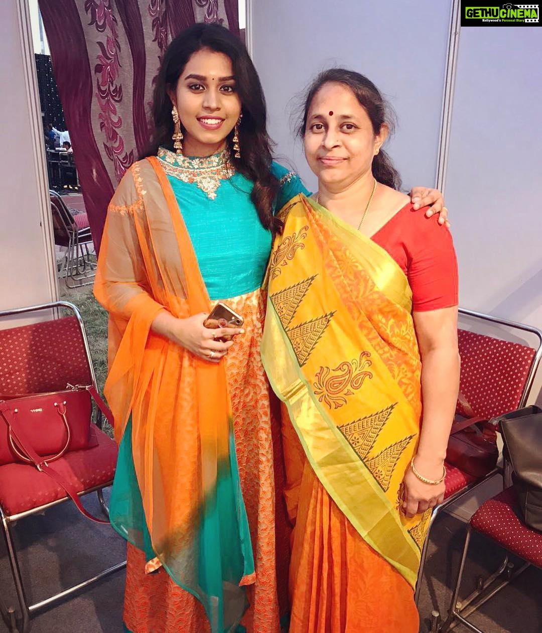 Haripriya Instagram - Show last night was unreal and amazingg ! So blessed to sing a solo song infront of ilaiyaraja sir in his concert . :) ps:i’m happy that i made my mom proud ♥️