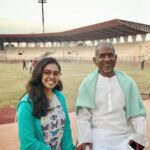 Haripriya Instagram - With maestro ilayaraja sir ! ⭐️Gonna perform today in hyderabad :)) #ilayarajaliveinconcert #blessing #praiselord #Haripriya Gachibowli