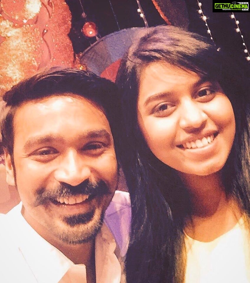 Haripriya Instagram - With dhanush sir :) ✌🏽#throwback #dhanush #vip2
