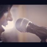 Haripriya Instagram - Nee paartha vizhigal.. :) cover by @hemzmusic shot by @sajselva @velanjoe #neepaarthavizhigal #supersinger @anirudhofficial PS: full video link in my bio 👆🏼