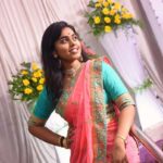 Haripriya Instagram - Sister’s wedding pics ! And its hq 😎 #wedding . . . . . Ps: my right hand almost died by holding it for about 5 mins oly 😴.