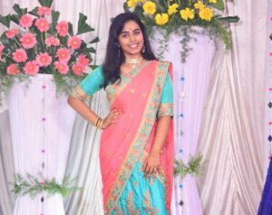 Haripriya Instagram - Sister’s wedding pics ! And its hq 😎 #wedding . . . . . Ps: my right hand almost died by holding it for about 5 mins oly 😴.