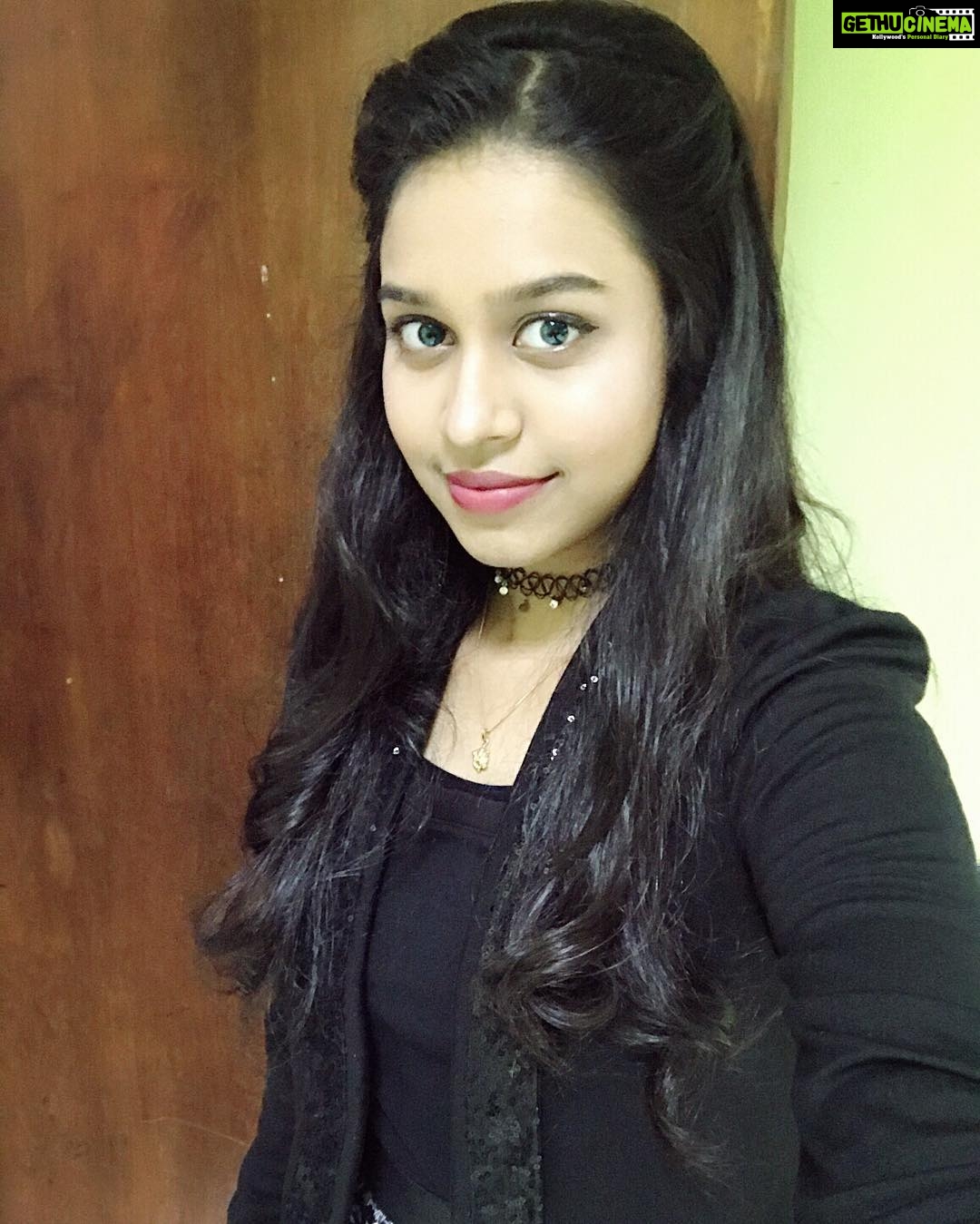 Haripriya Instagram - Pic from my recent shoot :) #black❤️
