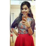 Haripriya Instagram - Pic from a recent gig , Peace! :) #gigselfie #music #red #haripriya