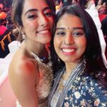 Haripriya Instagram - So happy to meet my darlingg sistaa @jonitamusic after almost 7yrs, she’s someone who i look up to alottttt💖 keep rockingg , happy to see your growth ⭐️ . . . . #jonitagandhi #haripriya #haripriyasinger