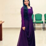Haripriya Instagram - Beautiful dress by @_gina_couture 💜 Choker set from @bymi_boutique 🤍 Pc :📸 @srinisha_jayaseelan nisha . . #haripriya #haripriyasinger #purple #outfit #concert Kalaivanar Arangam Wallajah Road
