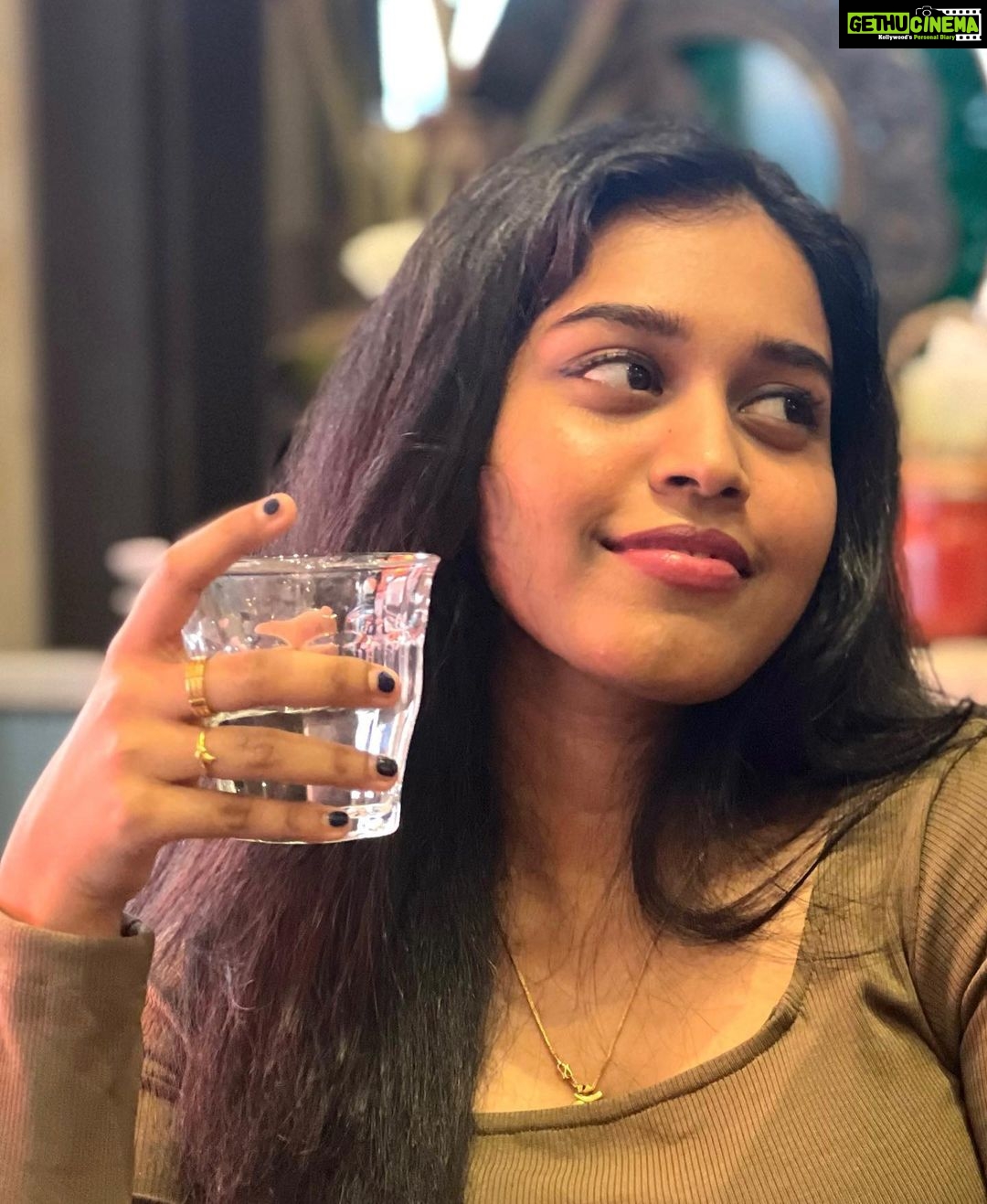 Haripriya Instagram - Excited for whats coming ! 😄💃🏻 . . . . #haripriyasinger #haripriya #throwback #londondiaries. London, United Kingdom