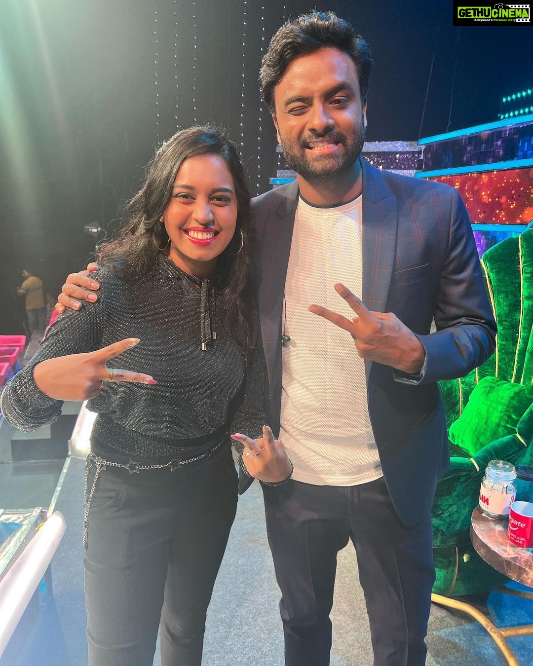Haripriya Instagram - From the sets of @starmaa supersinger π€β¨ @kschithra @itsme_anasuya @beinrare @vedalahemachandra @singer_mano . . . #starmaa #supersinger #haripriya #kschithra #anasuya #sudheer #hemachandra #reninareddy #mano