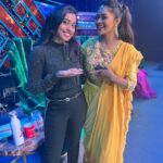Haripriya Instagram - From the sets of @starmaa supersinger 🤍✨ @kschithra @itsme_anasuya @beinrare @vedalahemachandra @singer_mano . . . #starmaa #supersinger #haripriya #kschithra #anasuya #sudheer #hemachandra #reninareddy #mano