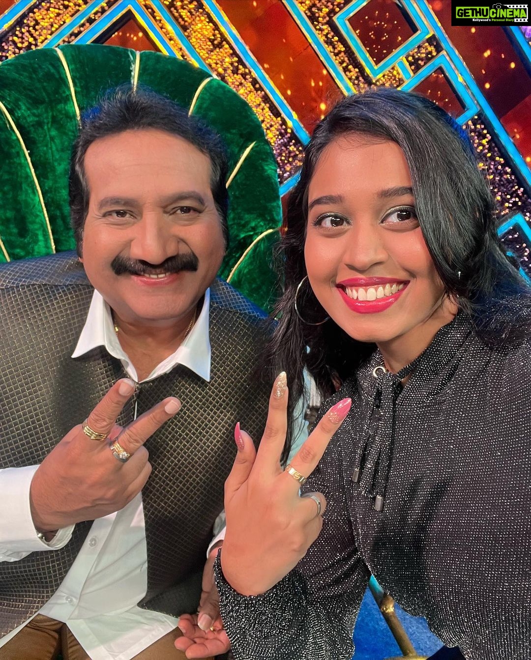 Haripriya Instagram - From the sets of @starmaa supersinger π€β¨ @kschithra @itsme_anasuya @beinrare @vedalahemachandra @singer_mano . . . #starmaa #supersinger #haripriya #kschithra #anasuya #sudheer #hemachandra #reninareddy #mano