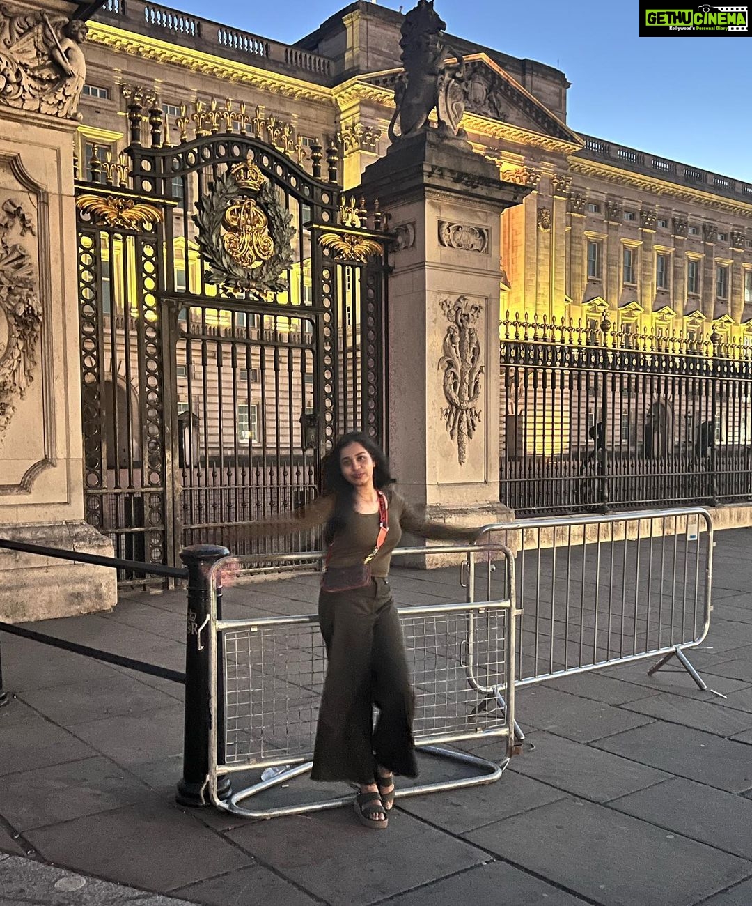 Haripriya Instagram - Nightout in london ✈️✨🇬🇧🎡 . . . #london #londoneye #travel #travelgram #nightout #traveldiaries
