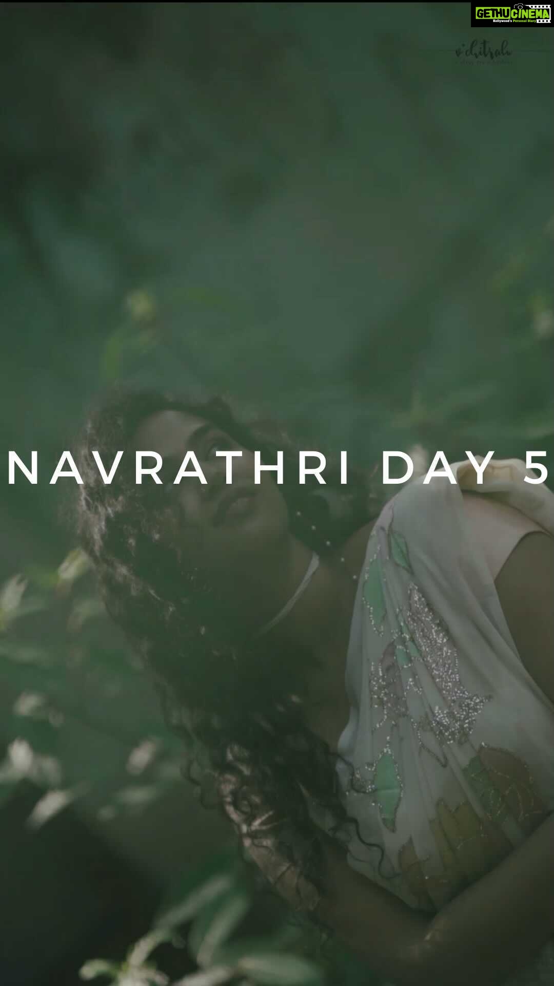 Manisha Eerabathini Instagram - Navrathri Day 5 (better late than never!) - White ▫️ I got to work with @mickeyy_mike for this beautiful song called “Manase” - do listen to the fuller version on my YouTube channel! Composer, Programming & Arrangement: @mickeyy_mike Vocals: me 🙈 Mix & Master: @sabinjose_music Lyrics: @lyricist_sharanya Video: @vchitralu_entertainments Cinematography: @vikram_edikcs Editor: @chandu_krrish Styling: @sandhya__sabbavarapu Styling Team: @mythri_g & @rashmi_angara Saree: @archithanarayanamofficial