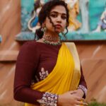 Manisha Eerabathini Instagram - And Navrathri begins - today’s color is yellow! This year I will be posting a reel every other day & photos everyday 💛 First reel will be out tonight! Visually, it’ll be a saree series and musically, the audios will be original songs by various composers/producers! Stay tuned 🙂 #NavrathriSeries Styling @sandhya__sabbavarapu Styling team: @rashmi_angara @mythri_g Jewellery: @petalsbyswathi Blouse: @swathi_veldandi 📸: @_vinodvincent Hyderabad
