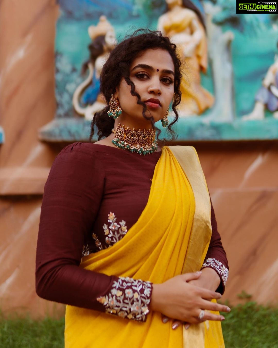 Manisha Eerabathini Instagram - And Navrathri begins - today’s color is yellow! This year I will be posting a reel every other day & photos everyday 💛 First reel will be out tonight! Visually, it’ll be a saree series and musically, the audios will be original songs by various composers/producers! Stay tuned 🙂 #NavrathriSeries Styling @sandhya__sabbavarapu Styling team: @rashmi_angara @mythri_g Jewellery: @petalsbyswathi Blouse: @swathi_veldandi 📸: @_vinodvincent Hyderabad