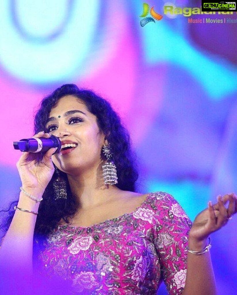 Singer Manisha Eerabathini HD Instagram Photos and Wallpapers March ...