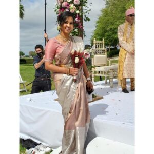 Manisha Eerabathini Instagram - 🙈I thought this day would never come but my brother’s wedding vlog is finally coming out on Sunday on my Youtube channel! Go subscribe to watch it first 💃🏻 In the meantime, enjoy this wedding photo dump 📷 
First photo: @castaldostudio_weddings 
My saree: @brandmandir 
Vaddanam: @ganeshcollections09 
Necklace: @mokshajewellery 

Styled by @mr.i.sh #Telugu #Gujarati #Throwback
