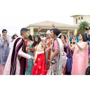 Manisha Eerabathini Instagram - 🙈I thought this day would never come but my brother’s wedding vlog is finally coming out on Sunday on my Youtube channel! Go subscribe to watch it first 💃🏻 In the meantime, enjoy this wedding photo dump 📷 
First photo: @castaldostudio_weddings 
My saree: @brandmandir 
Vaddanam: @ganeshcollections09 
Necklace: @mokshajewellery 

Styled by @mr.i.sh #Telugu #Gujarati #Throwback