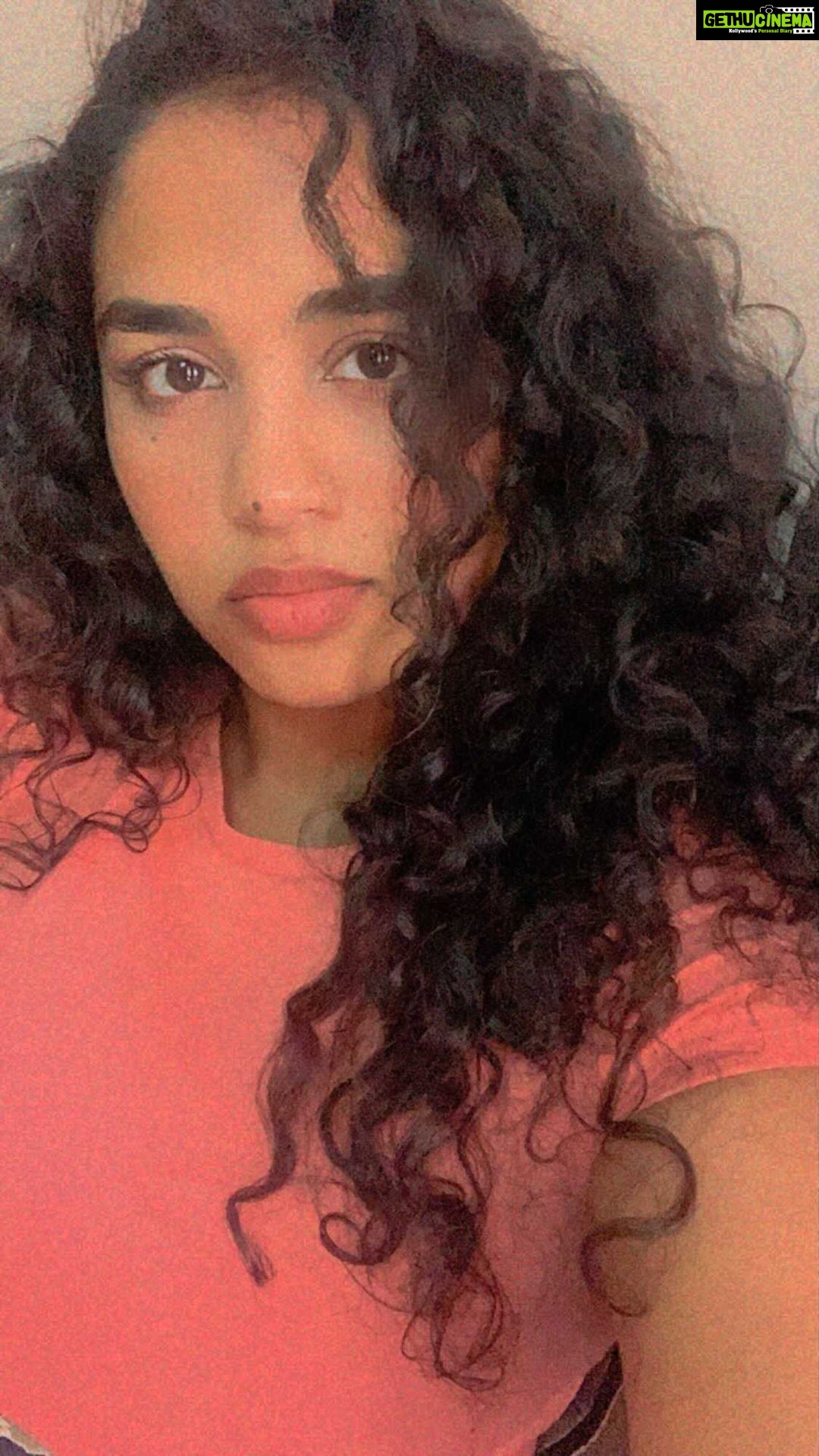 Manisha Eerabathini Instagram - In the past couple of years, many of you girls out there have asked me over and over again to share what I do for my curls. Maybe I delayed it because I don’t really have it “mastered”🤷🏻♀️ But if I were to share 2 main things: 1) don’t use a hairbrush if you have curly hair 2) try to avoid heat as much as possible. Here is my no heat curly hair routine! 1. Oil overnight - I am using the @kamaayurveda bringadi intensive hair treatment 2. @pacificabeauty salty waves texturizing shampoo & conditioner - I have found that salt is great for my curls. My hair somehow looks the best post an ocean swim 🤔 3. @cantu coconut curling cream - I left the tub in America so I brought some product in a ziploc bag...this is real life, people. This gives me some non-crunchy curl definition and smells amazinggg! *rare exceptions* 4. You could flip your hair upside down and use a hair dryer for some volume but I usually just let it air dry. If I have an event, I might take a curling iron and just fix the frizzy curls that are showing on top. Let me know if you have any questions - hope this helps 💇🏻♀️