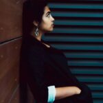Manisha Eerabathini Instagram - “I’m on the job!” 📸😎🧳 @mythme2 What’s in the briefcase though 🧐 #ManishaEerabathini #Photography #Photoshoot #ForFun