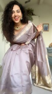 Manisha Eerabathini Instagram - I felt the Diwali fomo 🪔 #HappyBelatedDiwaliInIsolation #HowToBattleJetlag Jewelry: @sindhu_reddyofficial 😍 Saree: my mom’s old Chanderi silk piece P.S. I wanted to do this transition trend during the Navrathri series but I couldn’t so here it is 👠