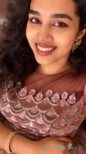 Manisha Eerabathini Instagram - #Navrathri Day 8 🦚: #BigBossTelugu Day 👁 None of us wore peacock green, oops 🙊 @ravurisravana.bhargavi @singergeethamadhuri 

Outfit by @mugdhaartstudio
Jewellery by @sankeerthi_jewels
Styling by @jyothsna1518 &
@shirisha.balram

#NavrathriSeries #MaguvaMaguva #Day8
