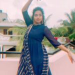 Manisha Eerabathini Instagram - #Navrathri Day 5 💙 - What a beautiful song ☺️ #RoyalBlue #NavrathriSeries #Day5 #NeeNeeliKannulloni Music by @prabhakaranjustin Lyrics by @rehman Sung by: @gowthambharadwaj