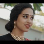 Manisha Eerabathini Instagram - Happy birthday mommy! I wanted to surprise her with this video today - swipe right to see her reaction 🙊🤷🏻‍♀️ This is intended to be a symbolic journey of a mother and baby paired with the Bharatanatyam mirroring actions. Full video on my Youtube channel. Hope you like it, my mom definitely did ❤️ Music & Mix: @pavan_annapragada Shot & Edited: @_vinodvincent Cast: Santhoshi, Sarayu Styled by: @rishita.madas Makeup: @sivamakeupartist #ChudarammaSathulala Saptaparni