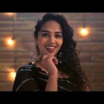 Manisha Eerabathini Instagram - Happy new year everyone! Thanks for the awesome response ❤️ In case you missed it, link in bio. Also it’s actually 33 songs! The entire video starts with 2010 & goes in chronological order. The outfit & backdrop changes signify the change in year. ☺️ Enjoy ✌🏻 #Vagalaadi2010sTollywoodMashup #ManishaEerabathini @tnr.group @vikram.tnr @kalamediaworks @camdriod @siddharthsalur @ishitk86 @rishita.madas @pixelperfectmakeup_visali @picturesqstudio @maheshsoogur PicturesQ Studio