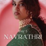 Manisha Eerabathini Instagram - Navrathri Day 5 - Inthandham 💚 Literally the most requested song from you all, mee kosam 🥰 Original Song Credits: Music: @composer_vishal Lyrics: @kk_writer1 Singer: @spbcharan A reel, a song, a color a day 🙏🏻 🎨 #NavrathriSeries2022 Shot by: @chandu_krrish @actor_aahvan Edited by: @manisha.eerabathini Location: @thefotogarage String Arrangement: @sandilya_pisapati Mix: @jagsonbass Styled by: @styleupwithvarsha Jewelry: @petalsbyswathi Saree: @chandrikathelabel #navrathri #navrathri2022 #bathukamma #colorsofnavrathri The Foto Garage