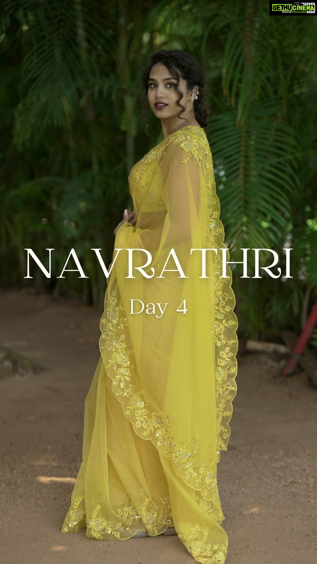 Manisha Eerabathini Instagram - Navrathri Day 4 - Samayama π This song is so underrated π @prashanthrvihari @singerharini_official @yazin_nizar @anantha.sriram A reel, a song, a color a day ππ» π¨ #NavrathriSeries2022 Shot by: @chandu_krrish @actor_aahvan Edited by: @manisha.eerabathini Location: @thefotogarage Music Production & Mix: @jagsonbass Styled by: @styleupwithvarsha Jewelry: @petalsbyswathi Saree: @swathiveldandiofficial #navrathri #navrathri2022 #bathukamma #colorsofnavrathri The Foto Garage