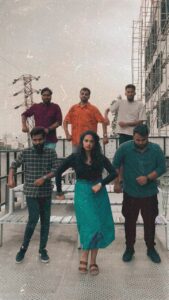 Manisha Eerabathini Instagram - We had a 5 hour rehearsal today for tomorrow’s show and this is what I forced everyone to do post rehearsal - sorry, not sorry 🤷🏻‍♀️ Enjoy 😂

@jagsonbass @secret_agent_678 @sandilya_pisapati @niteesh.mp3 @akshay.athreya