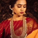 Manisha Eerabathini Instagram - 🌹 📸: @weareretrospection Saree: @sevenyards Blouse: @saptarangstudio Jewelry: @petalsbyswathi Styled by: @rishita.madas Hair & Makeup: @nayanasmakeoverr #StyledByRishita Hyderabad