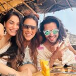 Nia Sharma, friends, smile