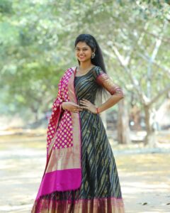 Ramya Behara Instagram - Heartfelt thanks to everyone who took time and wished me on my birthday ❤ 
Every single wish was special to me!
Lot's of Love 😇

Outfit- @varahi_artstudio