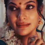 Rethika Srinivas Instagram - Our traditional saree and look ! #rethikasrinivas #traditional #tamilactress #saree #beauty #flowers#jhumkas