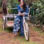 Rethika Srinivas Instagram – Remembering the old times ! #rethikasrinivas #rickshaw #oldtimes #schoollife #saree #cottonsaree #loveforever