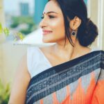 Rethika Srinivas Instagram – Smile when u face challenges !
#rethikasrinivas #smile #positivevibes #saree #orange  In Frame 🔥: @actressrethika

📸 Team : @flashbaack_photo @manobharath_t @dhanush_1499 @retoucher_tamil
@praveenraj_cinematographer

Outfit 💃 : @radzstylism @radhikaradhakrishnan28

Mua💄@dharsini_makeoverartistry

Jewel : @chennai_jazz