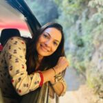 Rethika Srinivas Instagram - No make up , no filter .. the real Awara look ! Just enjoying travel ! #rethikasrinivas #nomakeup#travel #nofilter