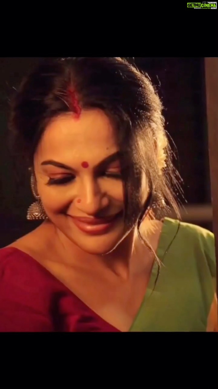 Rethika Srinivas Instagram - How many of you know habibi means love, darling or beloved in Arabic ?! Video edit - @rethika_for_life #arabickuthu #rethikasrinivas #rethika #instareels #trendingreels #candid #photocollage #smile #chennai #actress #instagood
