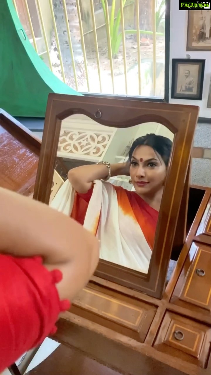Rethika Srinivas Instagram - I smile a bit more when I see myself in the mirror ☺️✨ #rethikasrinivas #mirror #rethika #saree #kumkum #jasmine #mallipoo #kannadi #smile #beauty #instagood #instareels #feelitreelit #reelsofinstagram #chennai #actress #tamil #live #love #spreadsmile